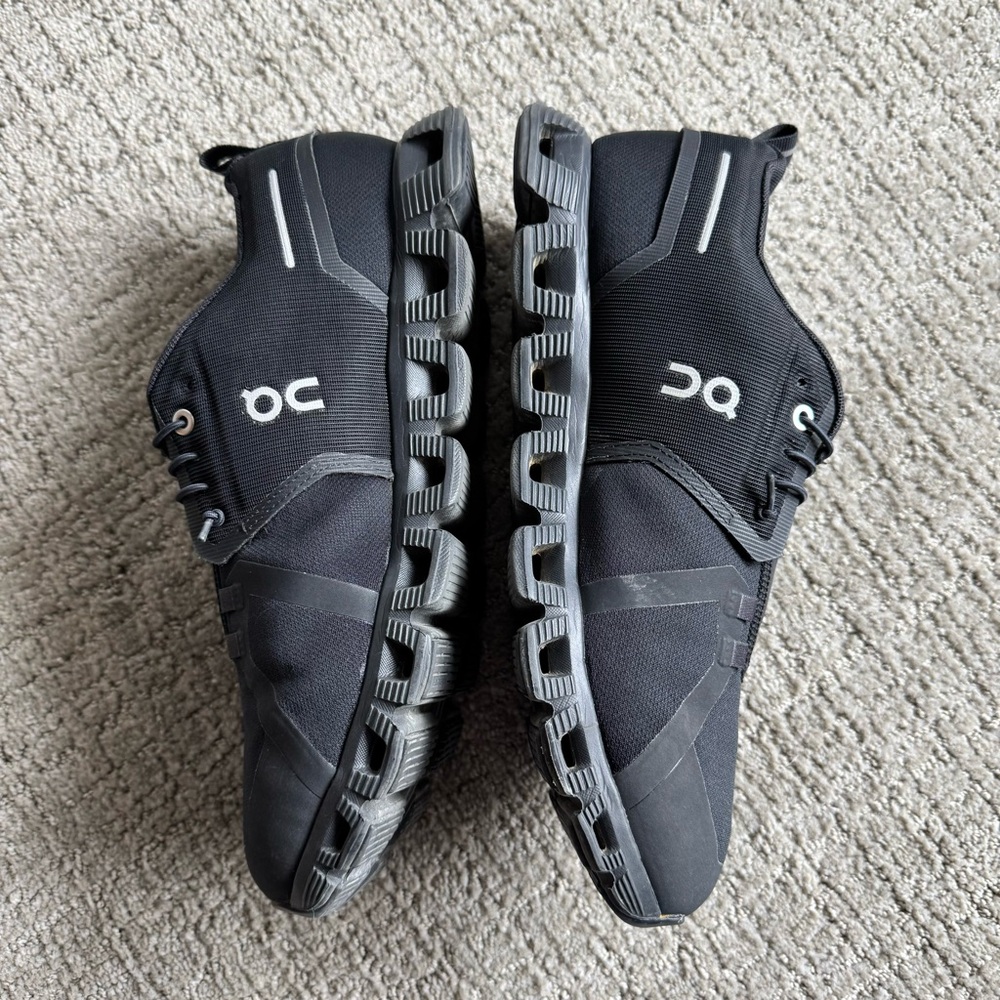 On Cloud 5 Waterproof Men’s Shoes, All Black, 9.5 size